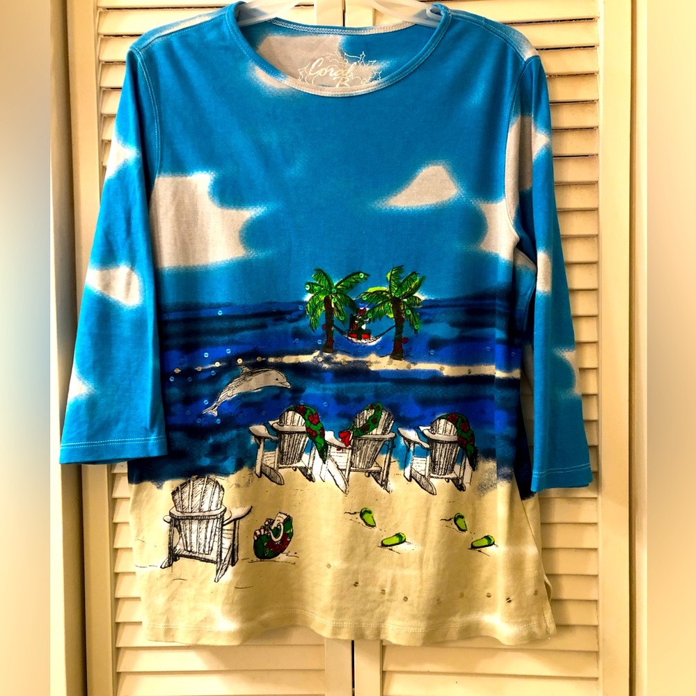 Woman 3/4 sleeve holiday beach scene shirt.